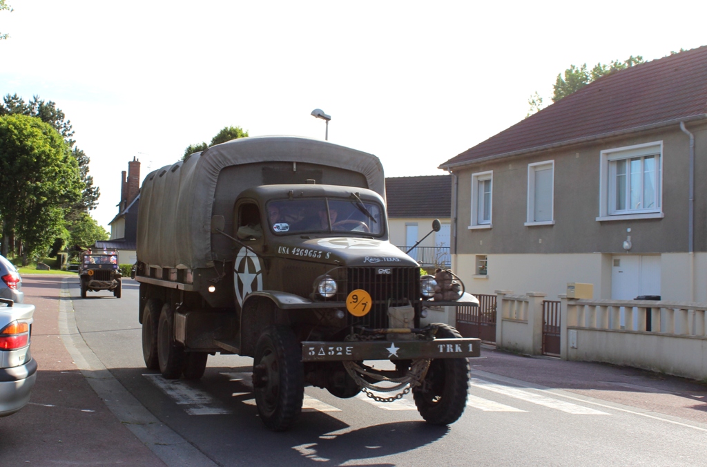 Exposición de vehículos militares y de la LCVP o Lancha Higgins PA30-4
