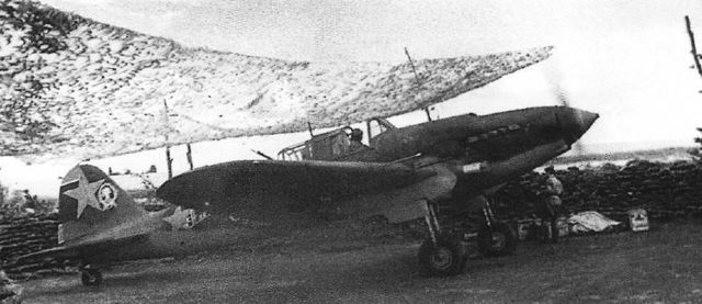 IL-2 en un aeródromo cercano al frente