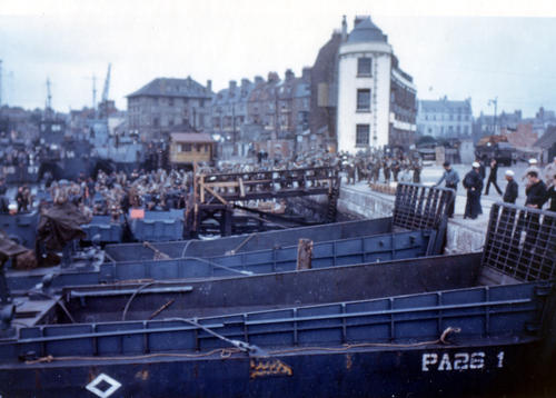 Embarque de fuerzas aliadas en barcos anfibios en el puerto de Weymouth durante la operación Overlord