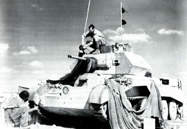 Tanque de crucero A13 Mark II del 2º RTR en mantenimiento después de capturar Sidi Omar a los italianos
