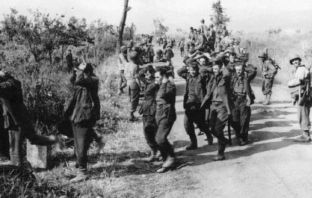 Prisioneros alemanes capturados cerca de Cisterna. 25 de mayo de 1944