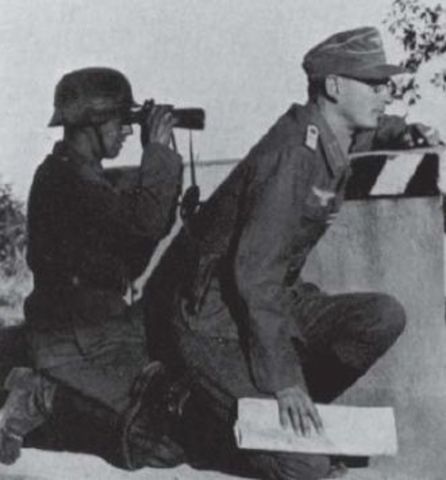 Observadores de artillería alemana en Altavilla vigilando las playas de desembarco