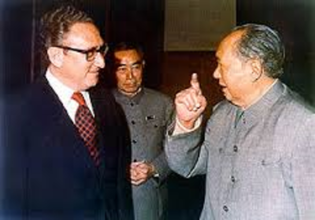 Henry Kissinger junto a Mao Zedong y Zhou Enlai en Pekín, julio de 1971