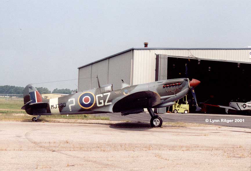 Supermarine Spitfire HF Mk IXe con número de Serie MJ730 conservado en el The Fighter Factory en Suffolk, Virginia