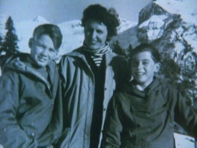 Su hijo Rolf, izquierda, su segunda mujer, Martha con el hijo de ella, Karl