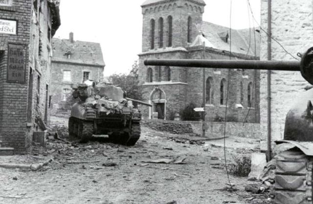 22 septiembre 1944. Dos tanques Sherman la 3ª División Blindada en Schevenhutte