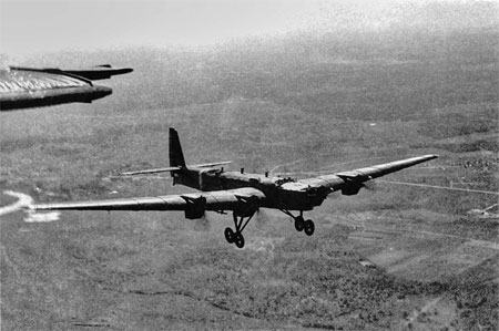 Bombardero Pesado TB-3 4M-17 en vuelo sobre la URSS