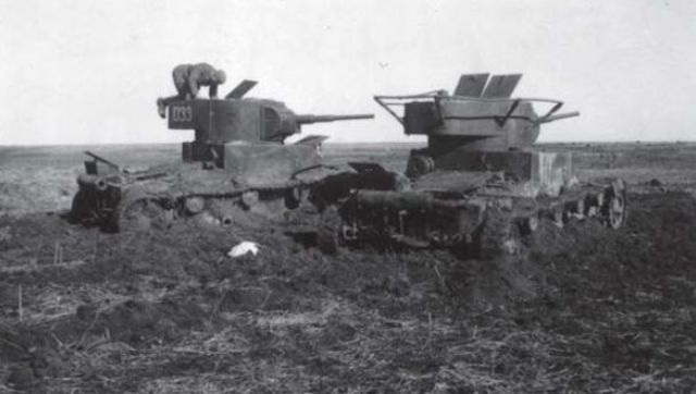 Tanques ligeros soviéticos BT-7 abandonados