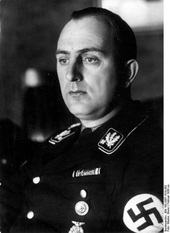 Oficial con insignia de la NSDAP en Oro