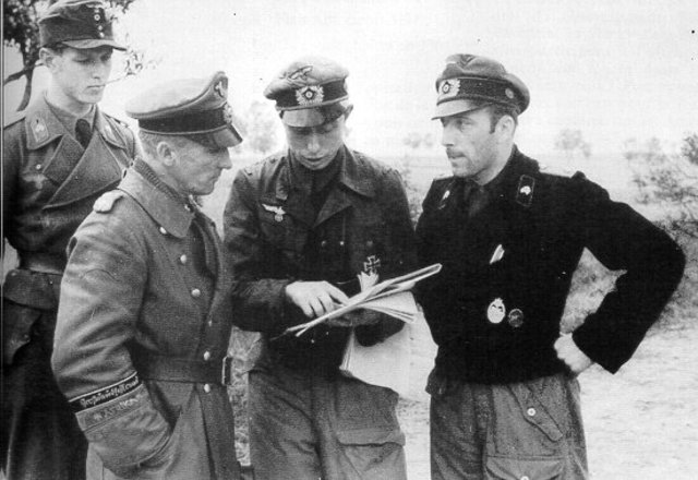 Hasso de Manteuffel con Horst Gittermann. Lituania, 1944