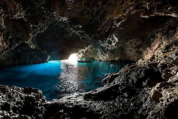 Grotta Azzurra, Ustica